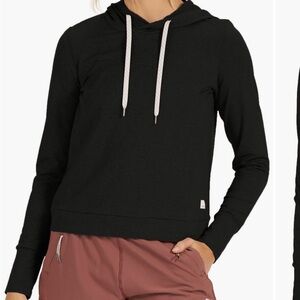 NWOT Vuori halo essential hoodie. Size L